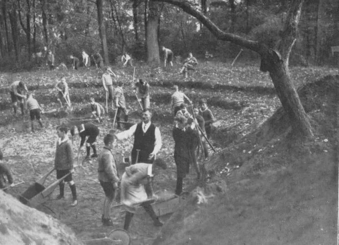 Beim Bau der Freilichtbühne um 1910